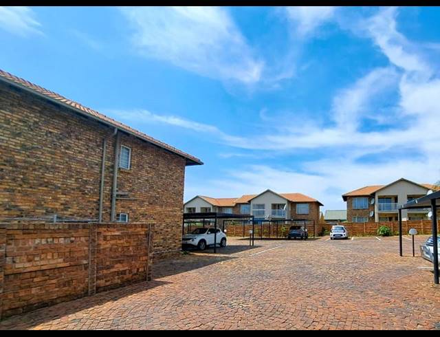2 BEDROOM APARTMENT FOR SALE IN HIGHVELD